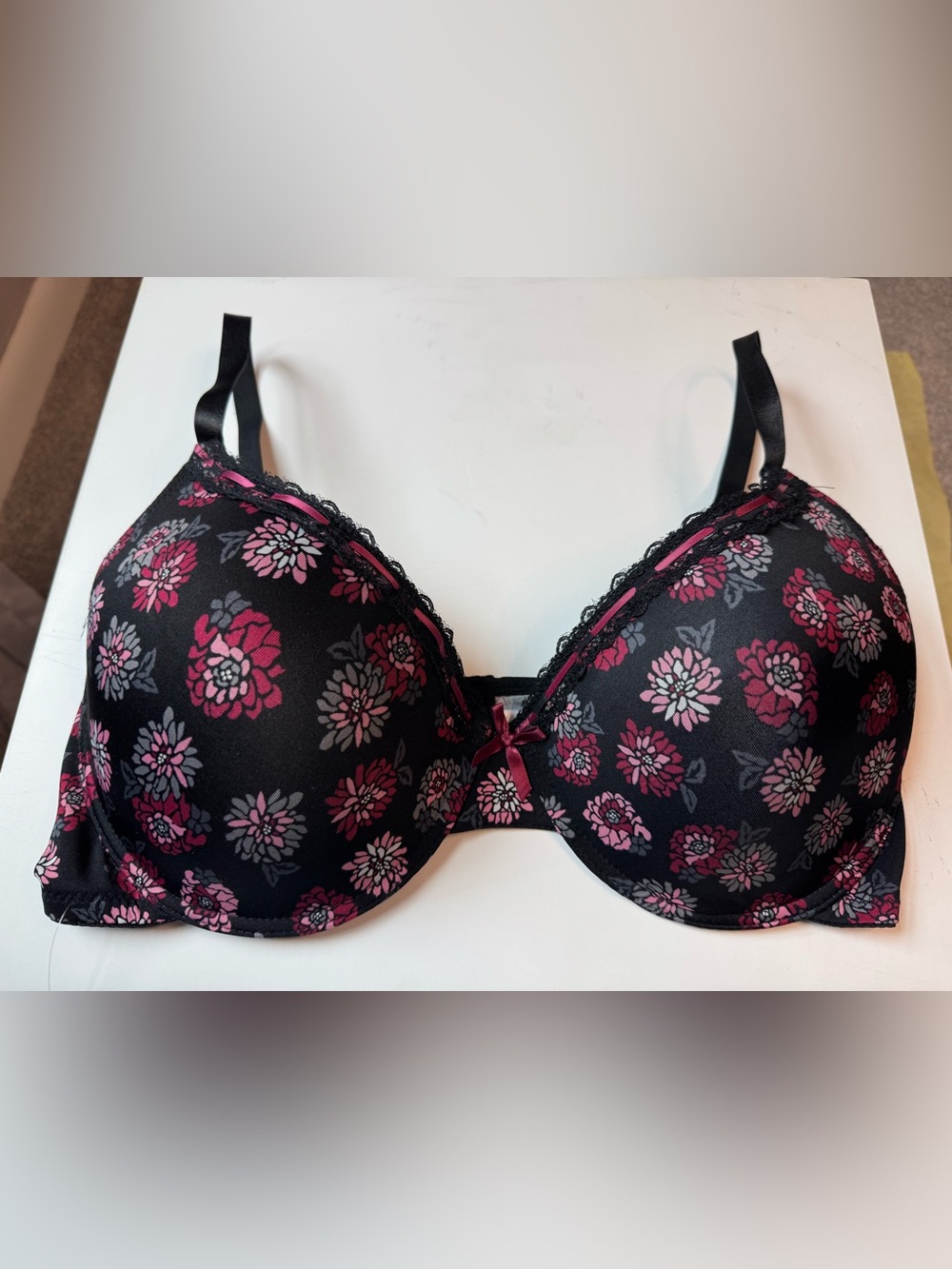 Just Be Women’sbra Size 42 D Black with lace trim and bow. Floral pattern